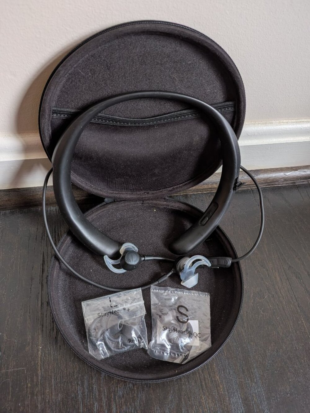 Bose QuietControl 30 Wireless Noise Cancelling Headphones Case & Accessories